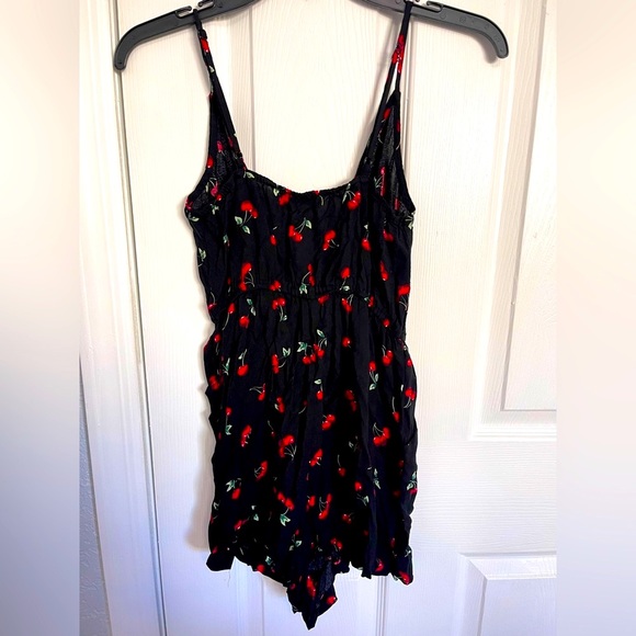 Cherry print adjustable spaghetti straps romper - Picture 2 of 9